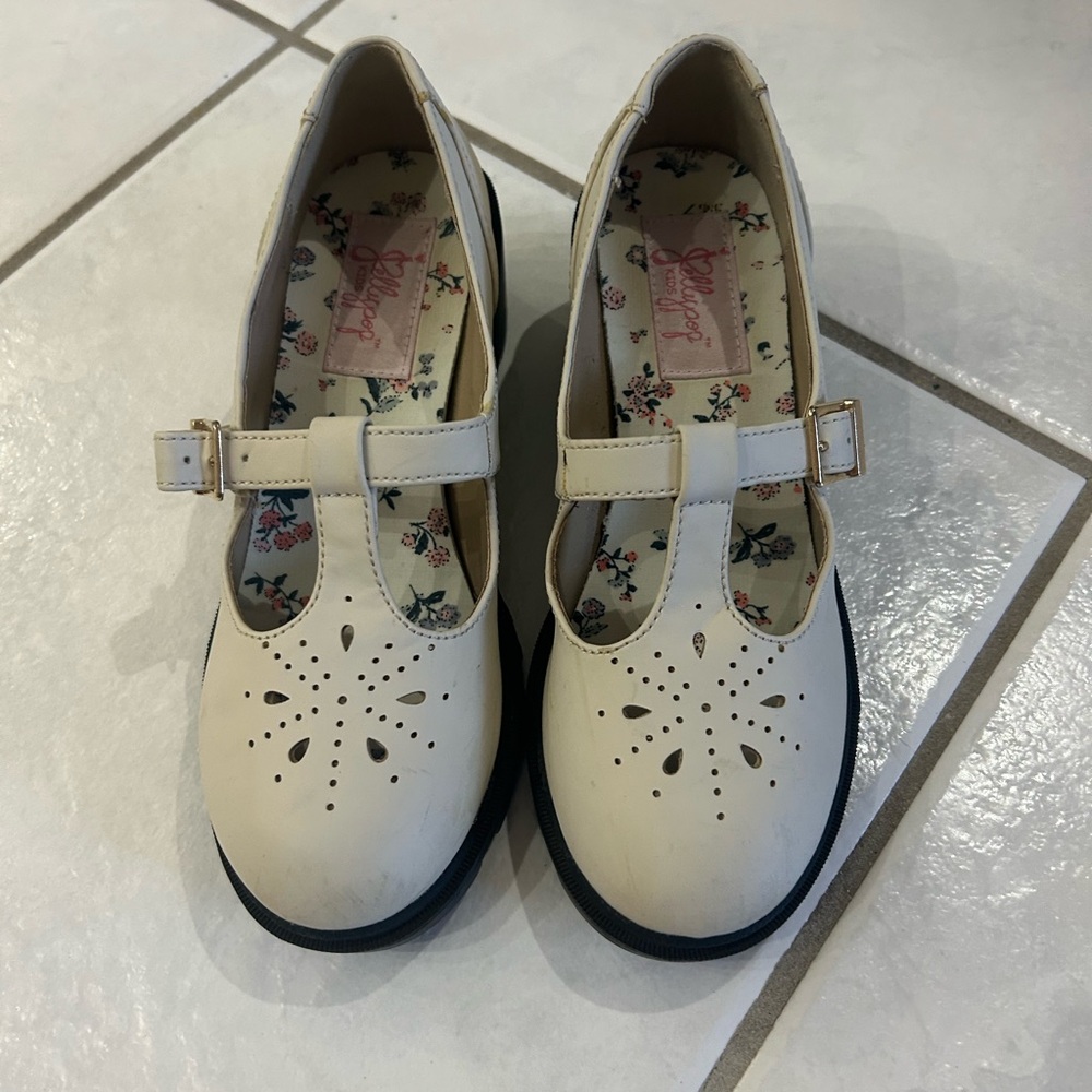 Jellypop girls shoes in a size 2
